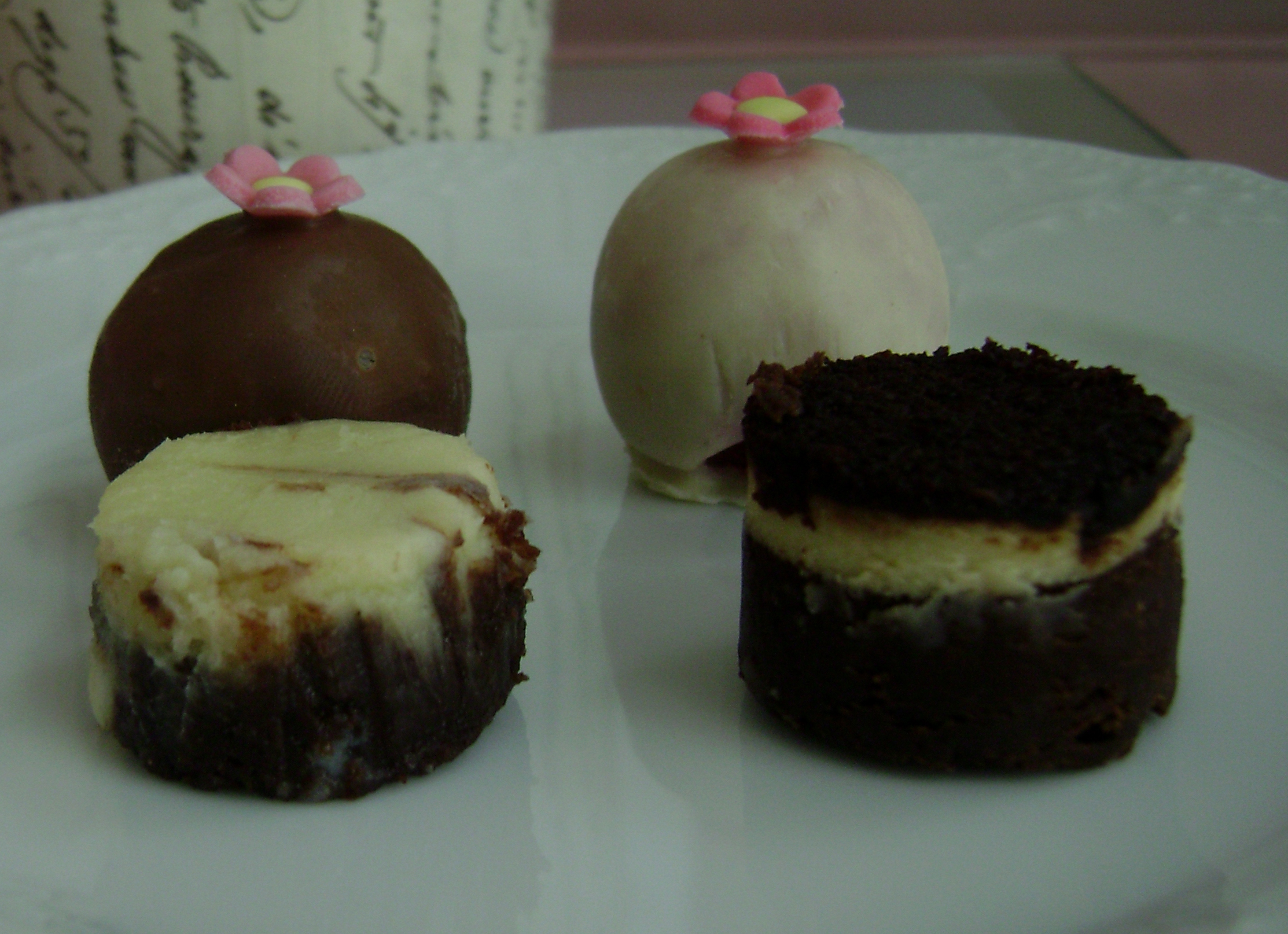 cake and brownie truffles .... 